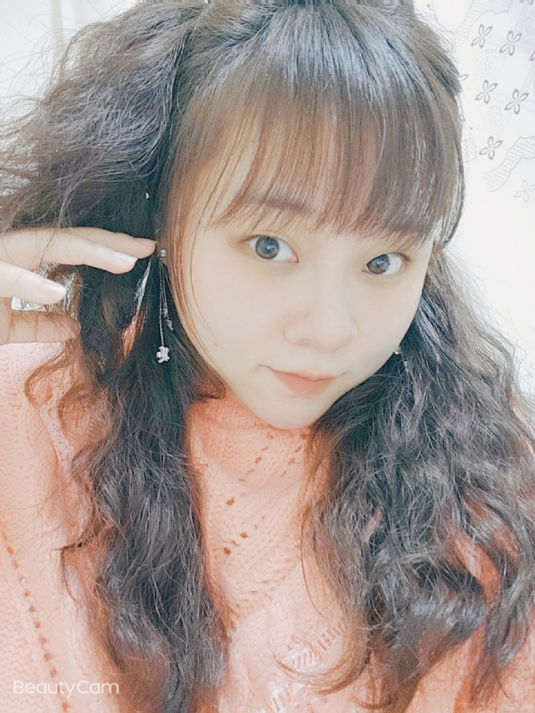 艾薇儿的第一张照片--建瓯交友网