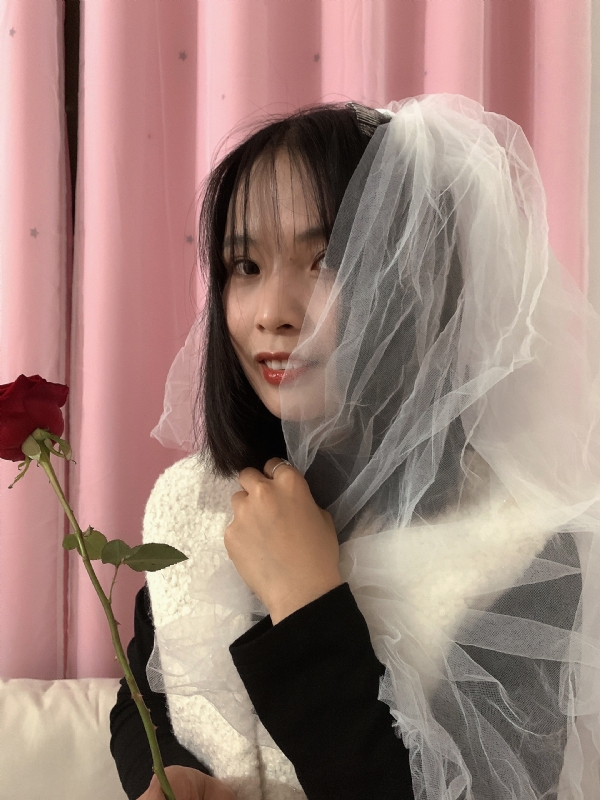 持紫菜包饭的女孩的第一张照片--建瓯交友网